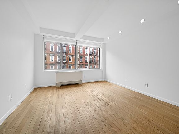 3rd image of 525 E 11th St APT 4D