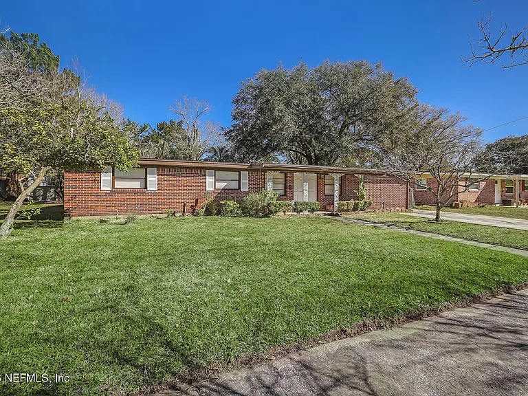 3223 Victoria Park Rd — Photo 2