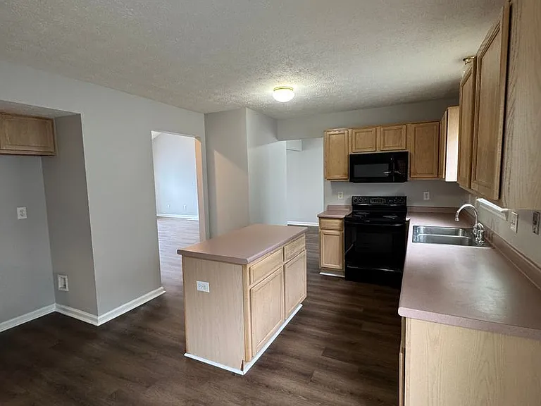 3240 Crestwell Dr — Photo 9