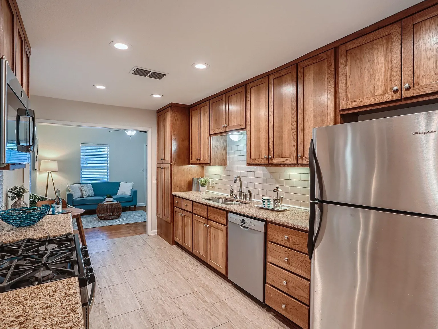 3 bed, 1175 sqft, $2,500 — Photo 1