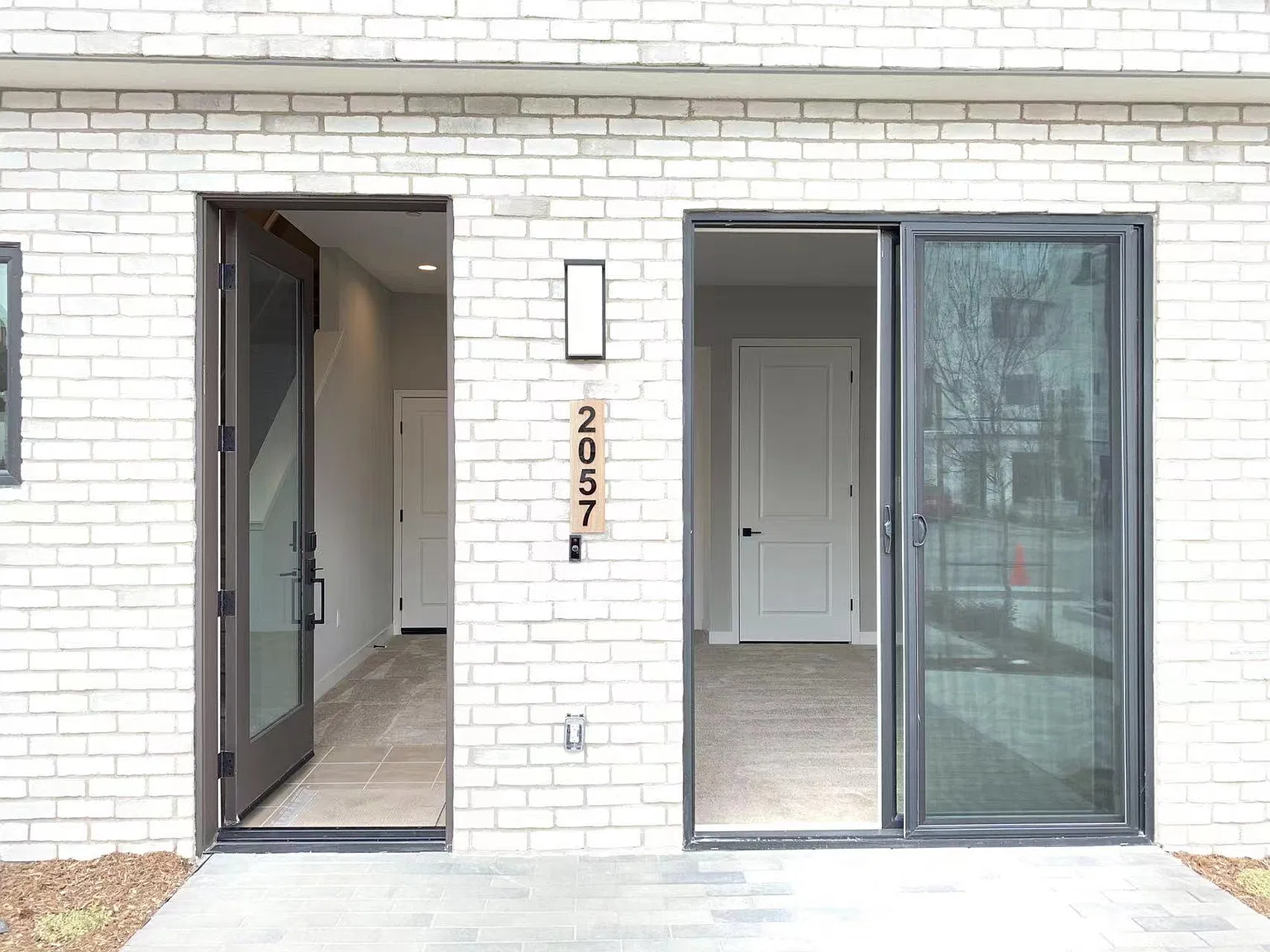 3 bed, 3.5 bath, 2018 sqft, $4,800 — Photo 4