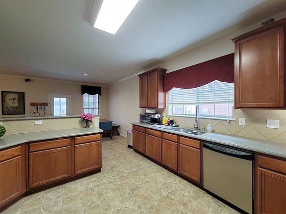 4th image of 7639 Shavano Ln
