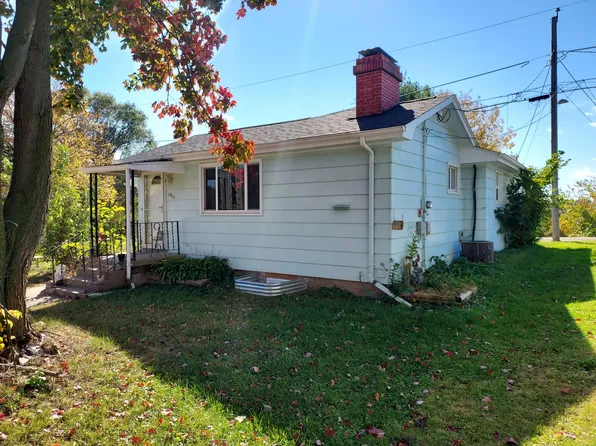 2935 Balke St, Dubuque, IA 52001