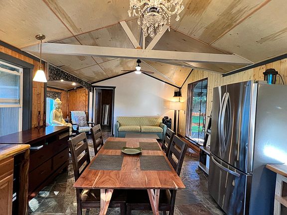 The kitchen/dinning table