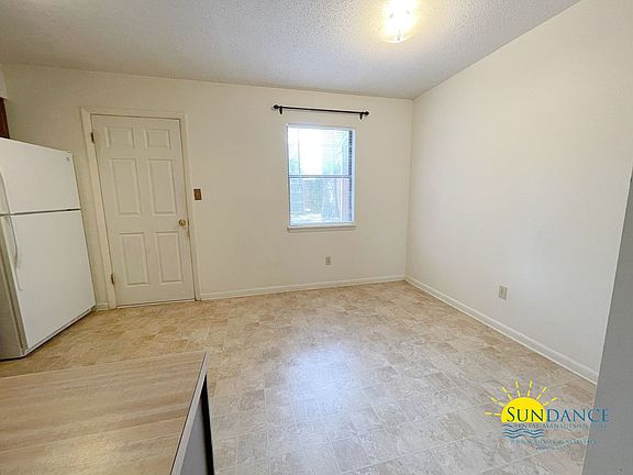 5th image of 501A Landview St