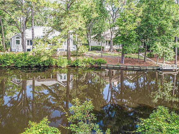 5th image of 40 Heath Dr