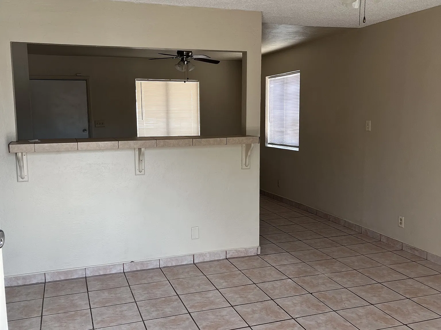 3 bed, 954 sqft, $1,200 — Photo 2
