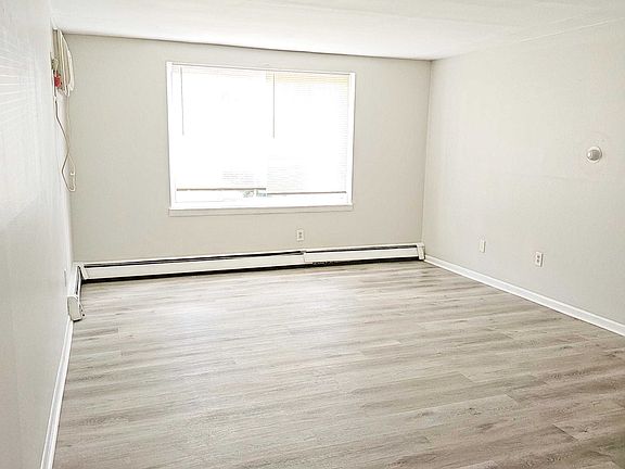 4th image of 200 Bellaire Dr #100