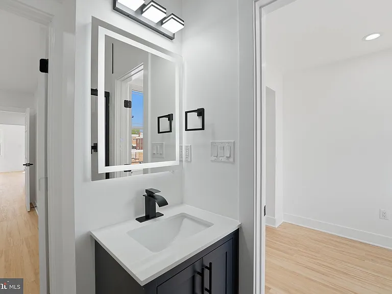 129 Hamilton St NW — Photo 34