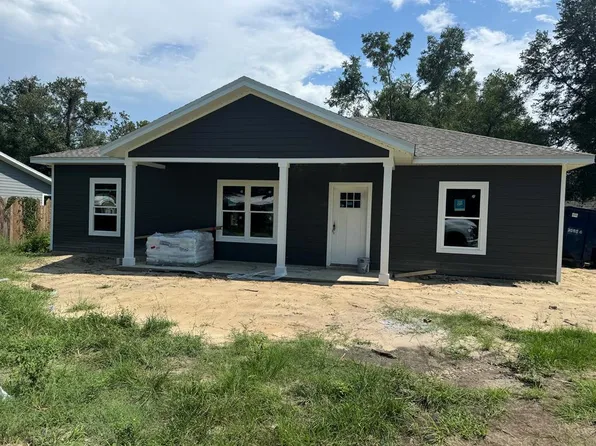 630 NE Seventh Ave, Trenton, FL 32693