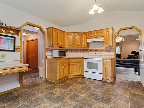 3rd image of 11983 Isanti St NE