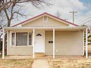 302 S Benjamin St, Yale, OK 74074
