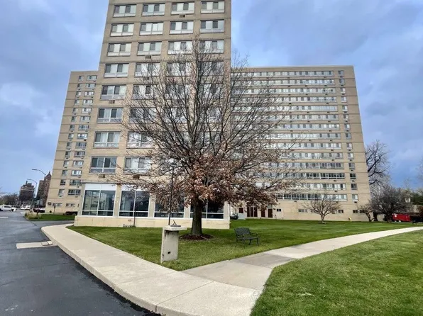 8900 E Jefferson Ave APT 303, Detroit, MI 48214