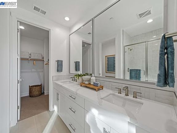 3rd image of 4844 Las Positas Rd