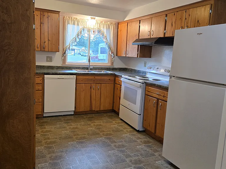 144th Pl NE — Photo 2