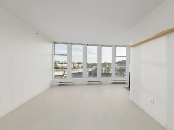 1180 Pinetree Way #305, Coquitlam, BC V3B 7L2