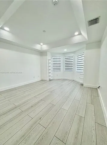 3 bed, 2.0 bath, 2039 sqft, $3,800 — Photo 4