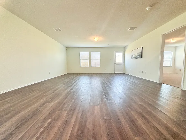 1614 Westfall Dr — Photo 7