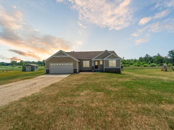 14704 Crescent Meadows Dr, Cedar Springs, MI 49319