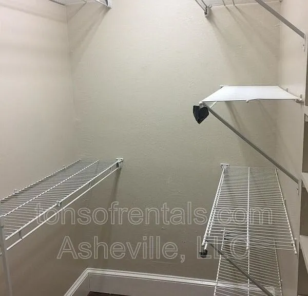 1 Gables Pl — Photo 6