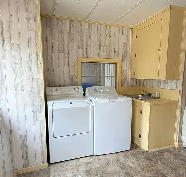 403 E Elm St — Photo 22