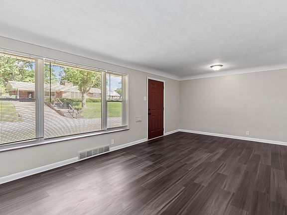 4th image of 7102 Willow Wood Dr