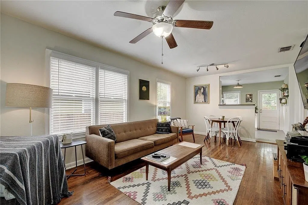 2 bed, 1.0 bath, 800 sqft, $2,450 — Photo 2