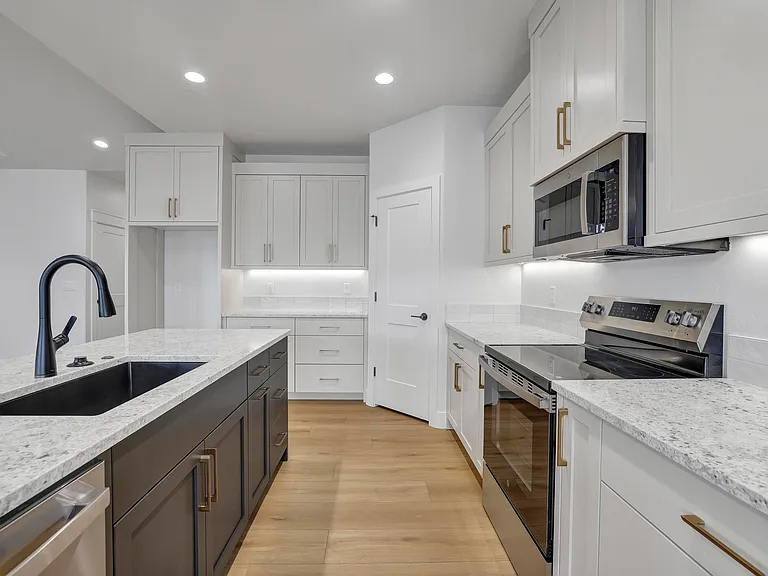 533 Irene St — Photo 7