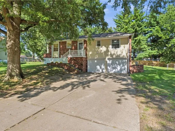 2728 NW Pembroke Pl, Blue Springs, MO 64015