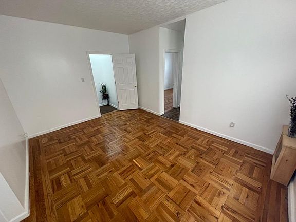 3rd image of 2998 Lawton Ave Floor 2