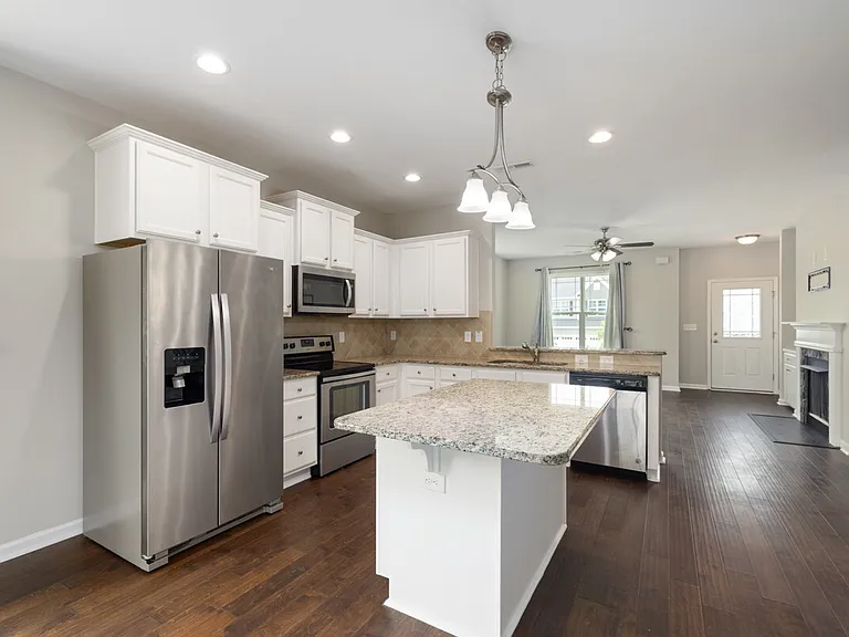 135 Fairview St — Photo 3