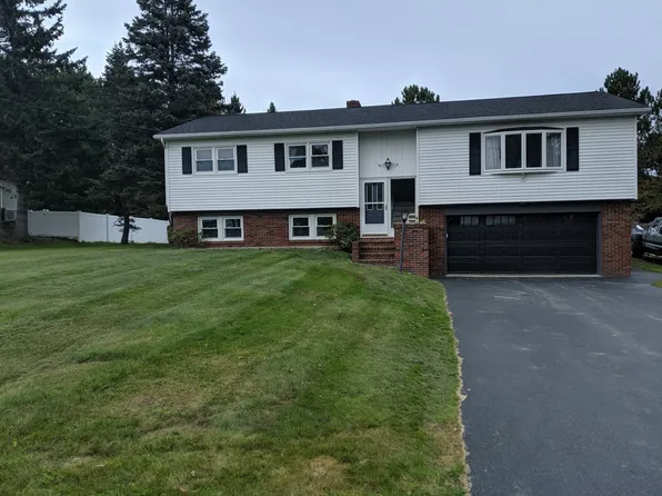 22 Mountain View Dr, Hampden, ME 04444