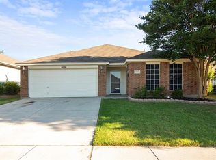 925 Rio Bravo Dr, Haslet, TX 76052