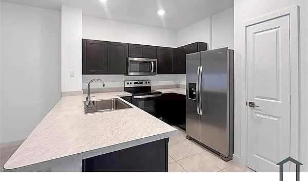 3 bed, 1500 sqft, $3,000 — Photo 3