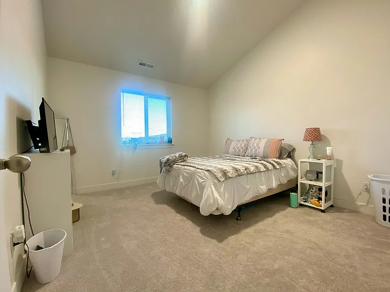 895 E Pacific Dr — Photo 11