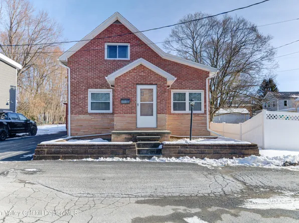 6 Park Way, Castleton, NY 12033