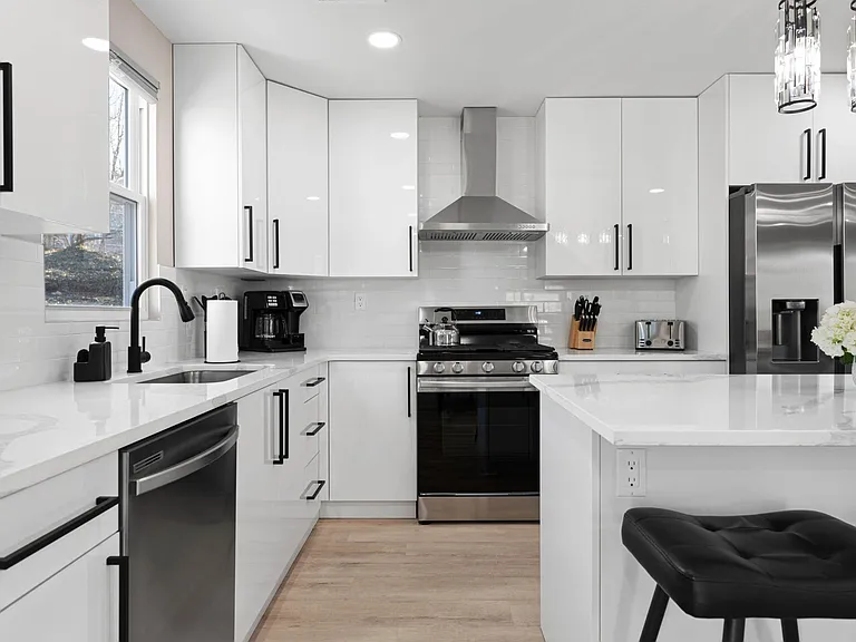 8815 Delphine Rd — Photo 38