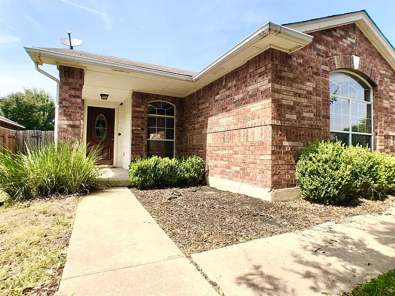 2141 Pearson Way — Photo 2