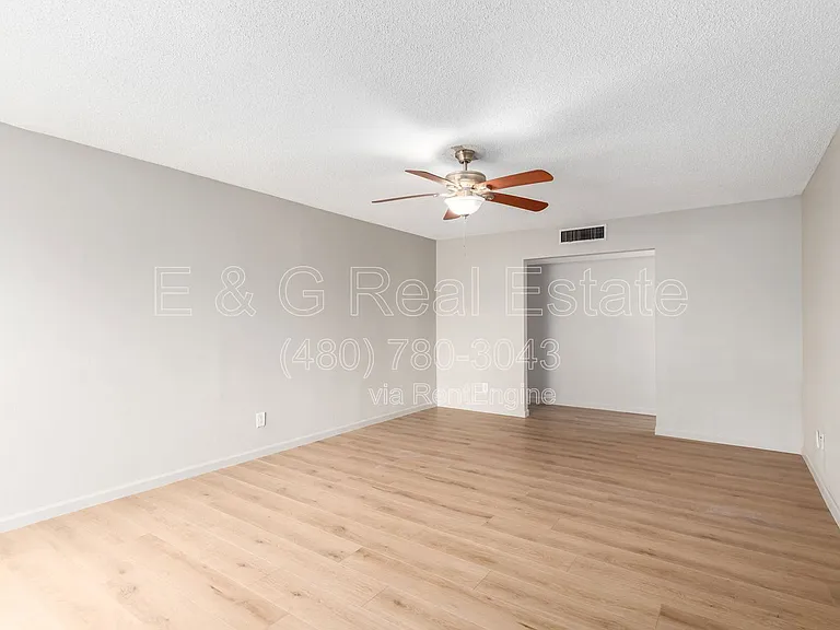 103 E Del Rio Dr — Photo 4