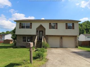 3 Indian Trl, Saint Albans, WV 25177