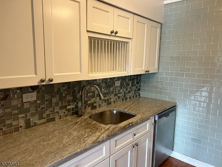 300 Main St #405 — Photo 5