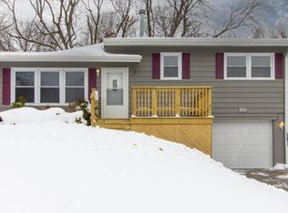 5912 N 69th St, Omaha, NE 68104