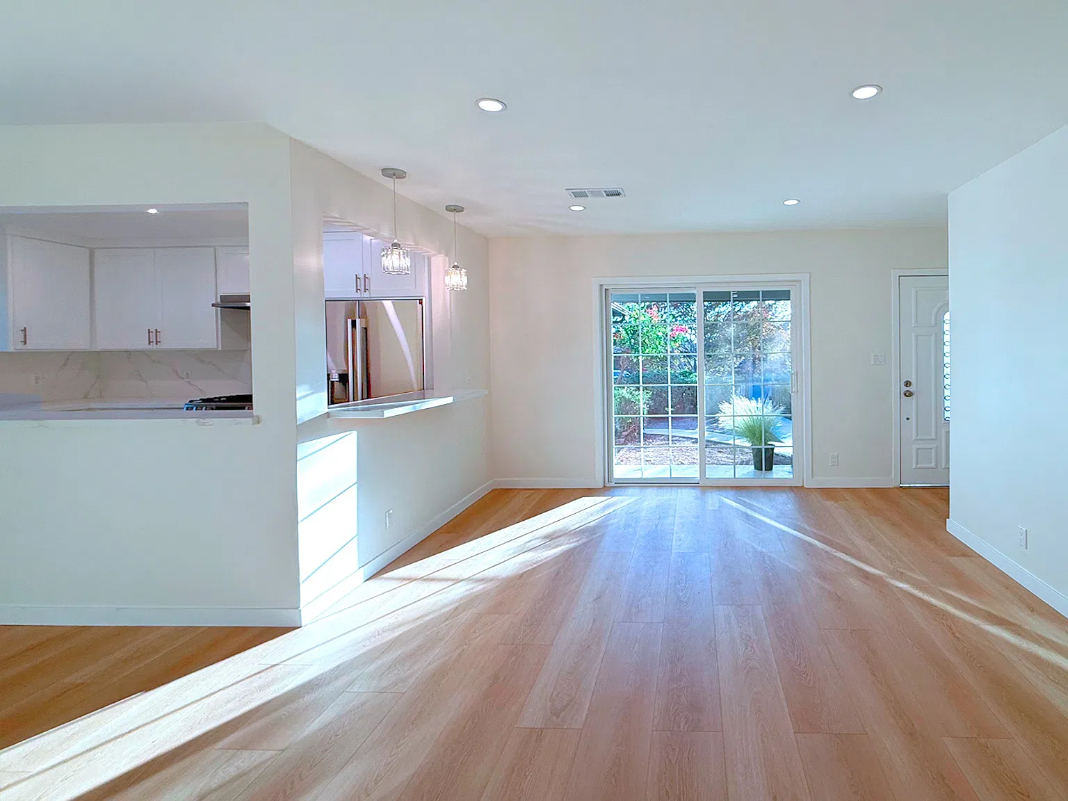 3 bed, 1400 sqft, $4,800 — Photo 2