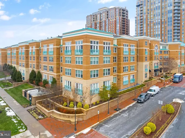 12000 Market St APT 138, Reston, VA 20190