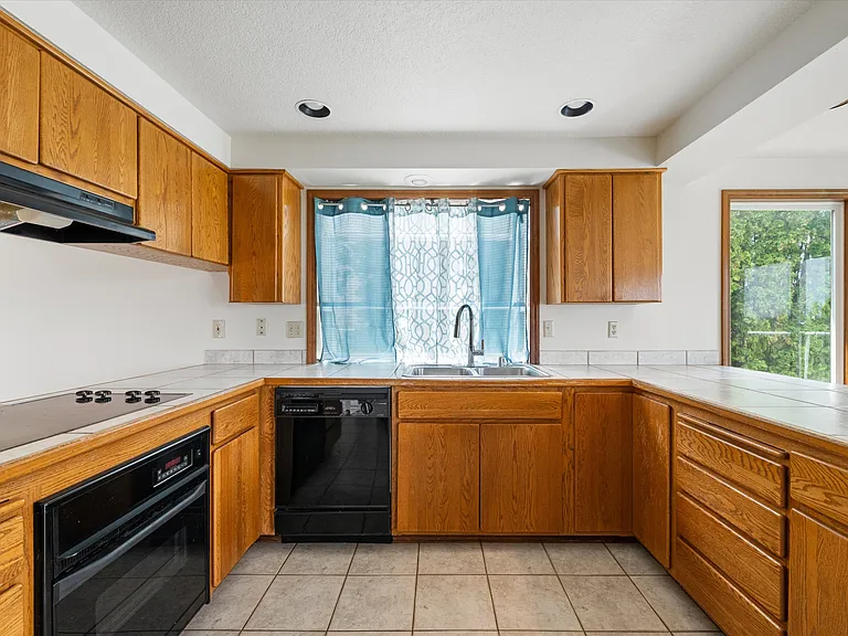 212 Edgewood Dr — Photo 11