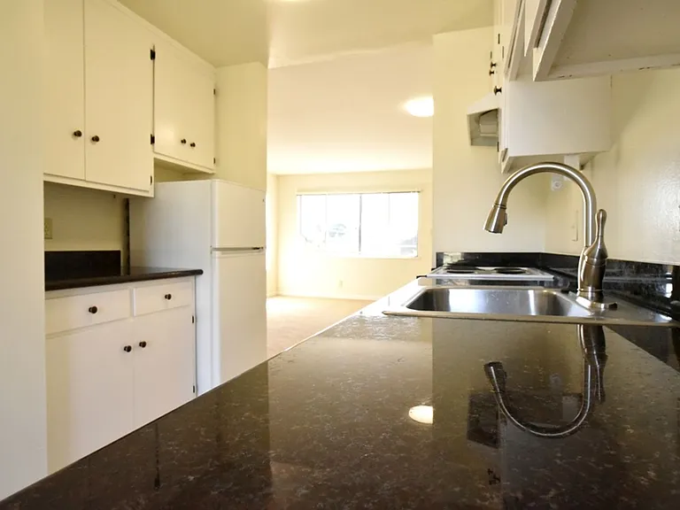 2132 Roosevelt Ave — Photo 7