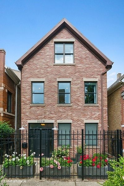 1st image of 2228 W Dickens Ave