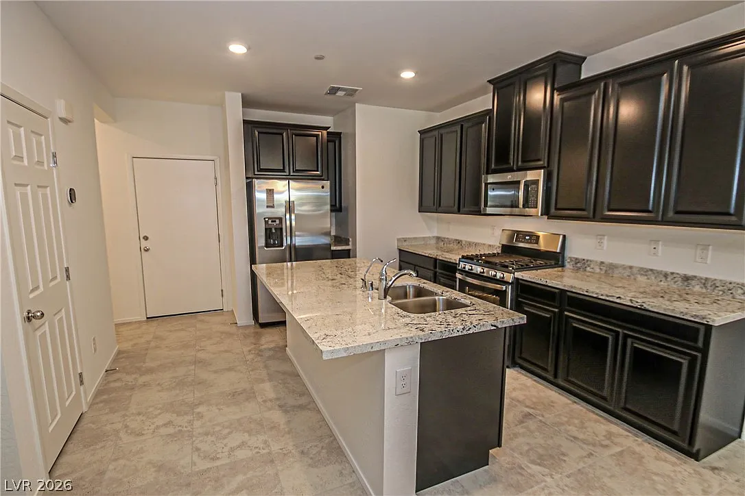 3 bed, 2.5 bath, 1827 sqft, $1,835 — Photo 4