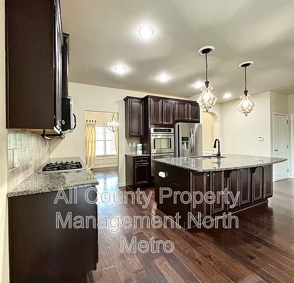 711 Flag St — Photo 3
