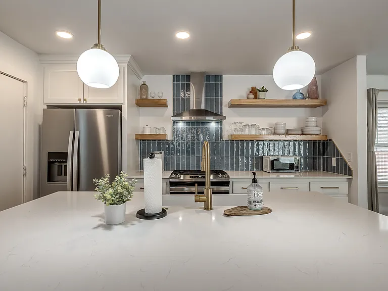 1111 W Comanche St — Photo 15